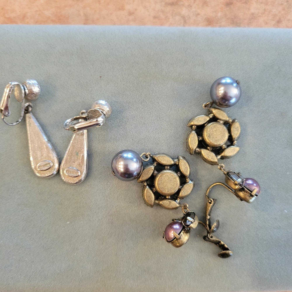 Vintage Signed Clip-On Earrings ~ 2 Pair ~ Kramer ~ Avon ~ MCM ~ 1960s - Picture 7 of 13